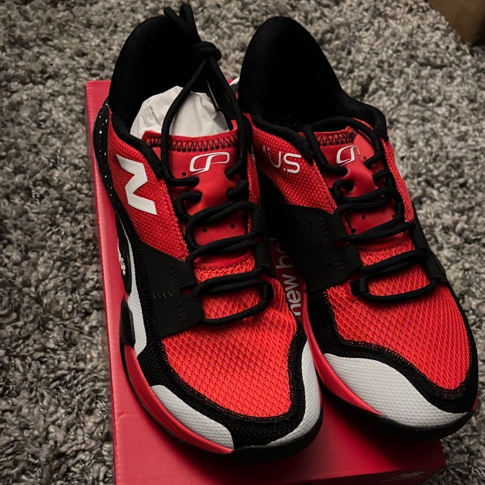 New Balance Minimus TR v2 Red and White Trainers, NIB, never worn